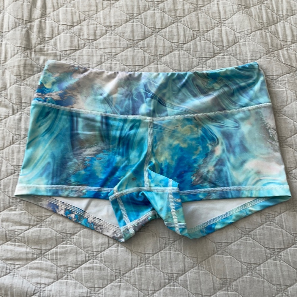 Fleo Shorts Size M